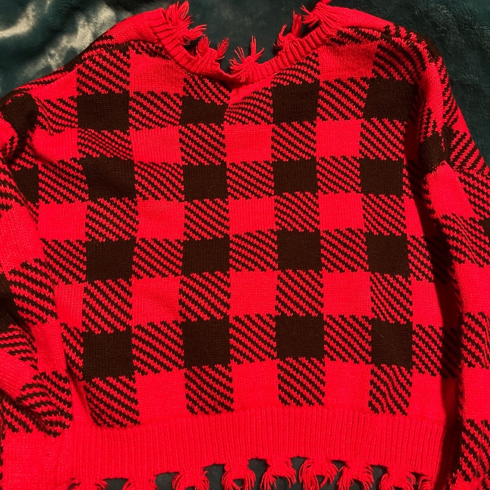 Stylish Red and Black Checkered V-Neck Sweater - Picture 2 of 2